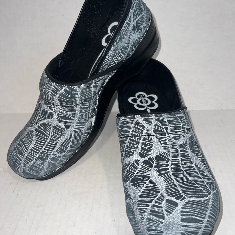 SANITA Black and Gray Clogs NWOT 👩🏾‍⚕️
